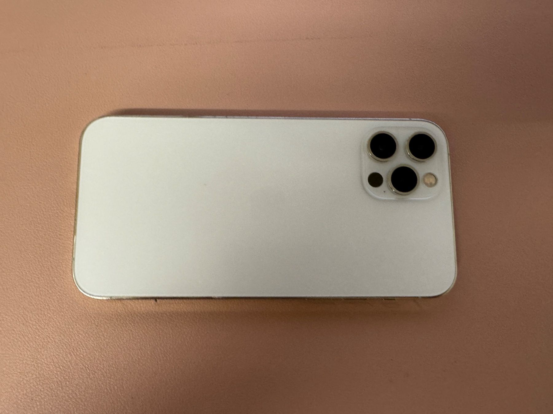 Apple Telefoni cellulari / Smartphones: iPhone 12 Pro Weiss 128 GB gebraucht – Usato da Therwil venduto da Catsoleil 3