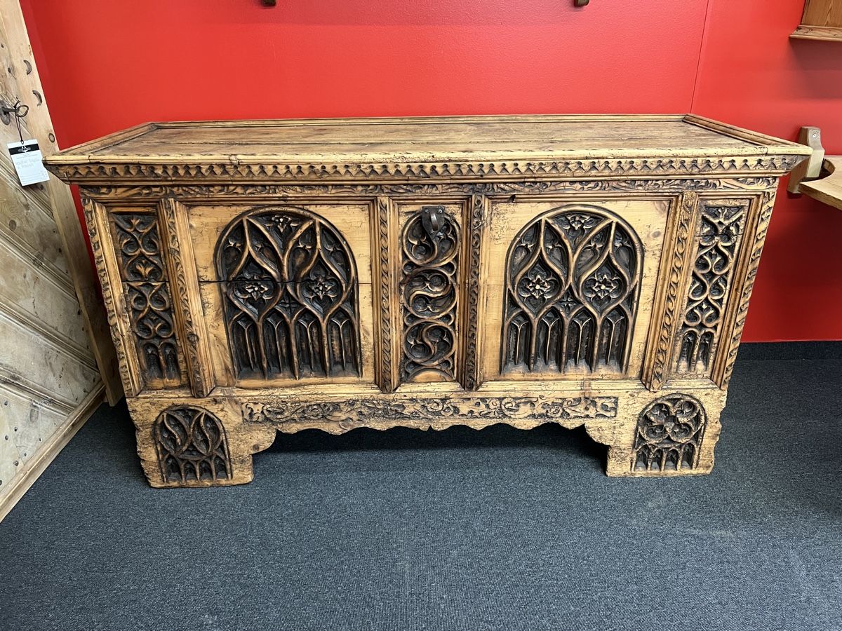 Cassapanche: Arventruhe – Usato da Gossau SG venduto da Keller-Antiques