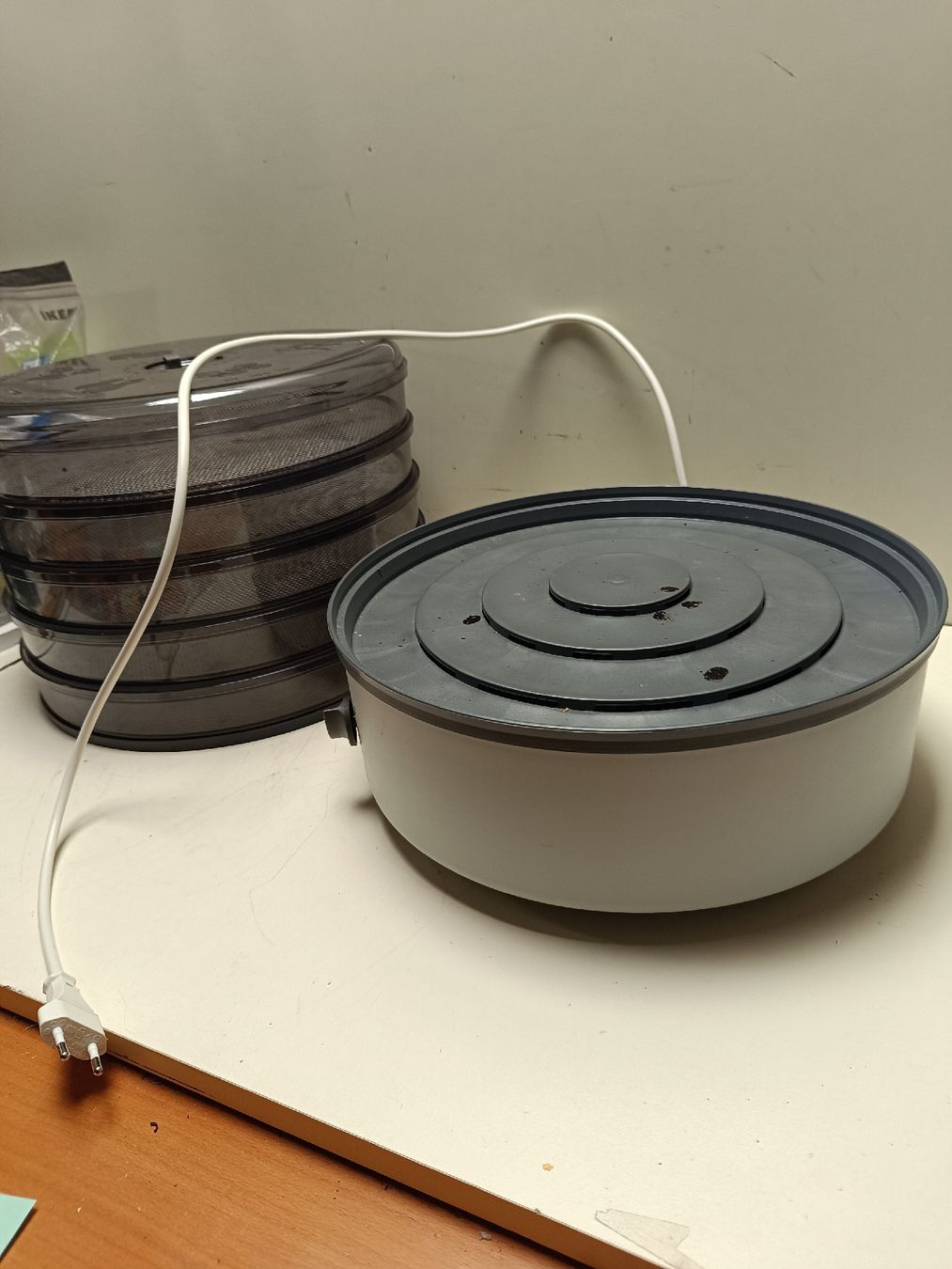 Stöckli Elettrodomestici da cucina: Stöckli Dörrautomat (em450) – Usato da Künten venduto da Schnaepplihuus 7