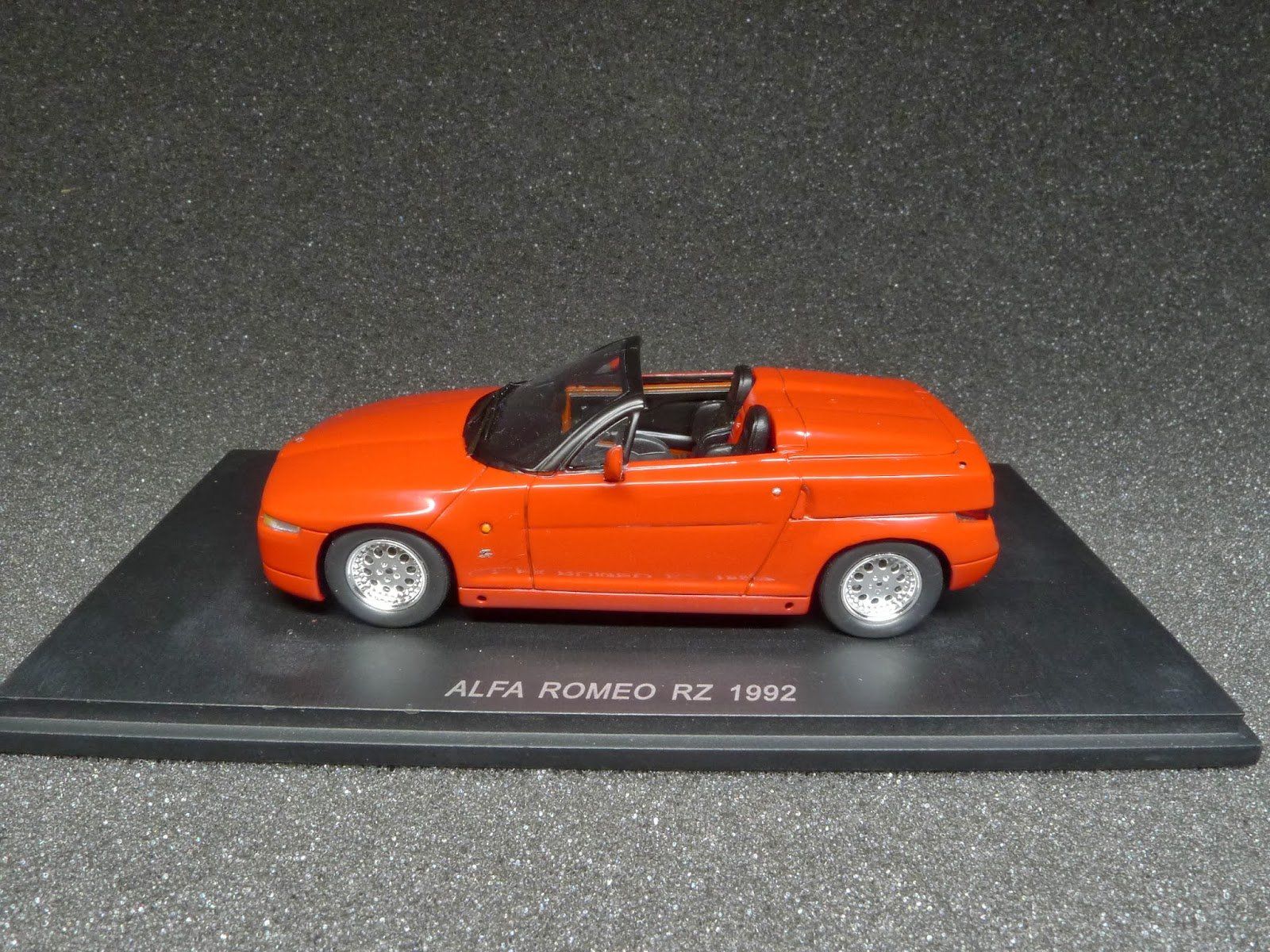 Alfa Romeo Modellini d'auto: Alfa Romeo RZ (1992) – Nuovo e nell'imballaggio originale da Flawil venduto da Imperiosud 4