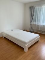 Bett mit Matratze
