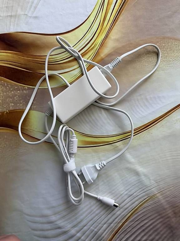 Ladegeräte: Apple Ladegerät  – Gebraucht aus Huttwil von Userabcde 1