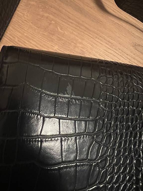 Taschen für Damen: Kleine, schwarze Tasche in Lederoptik – Gebraucht aus Sevelen von ale_v29l 1