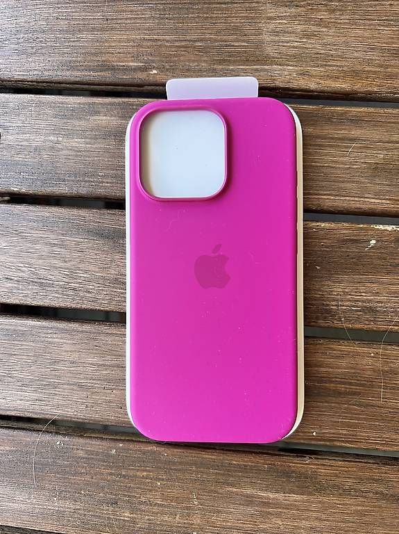 Covers & Schutzfolien: iPhone 16 Pro Hülle - Fuchsia – Gebraucht aus Nänikon von gre_25t6 1