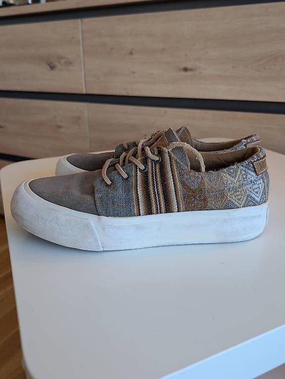Scarpe da donna: Sneaker aus Leder Mipacha Gr. 39 – Usato da Weinfelden venduto da lea_5gvn