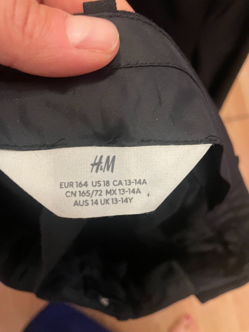 H&M Completi: Anzug schwarz mit Hemd H&M Grösse 164 – Usato da Zürich venduto da Julia2317 1