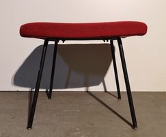 Vintage Hocker/Ottomane, rot mit Metallbeinen - 50ies/60ies