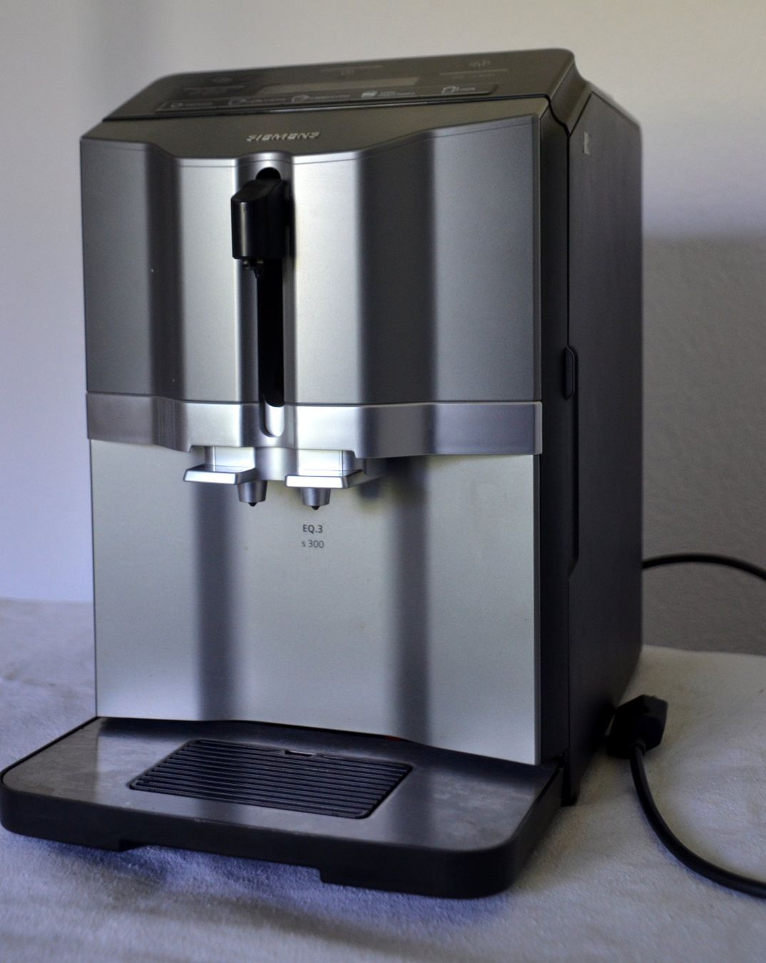 Siemens Kaffeemaschinen & Espressomaschinen: Siemens EQ300 Kaffeemaschine  / machine à café – Gebraucht aus Collonges von arashee 3