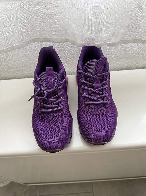 Scarpe da donna: violette turnschuhe – Usato da Adligenswil venduto da balboa5 1