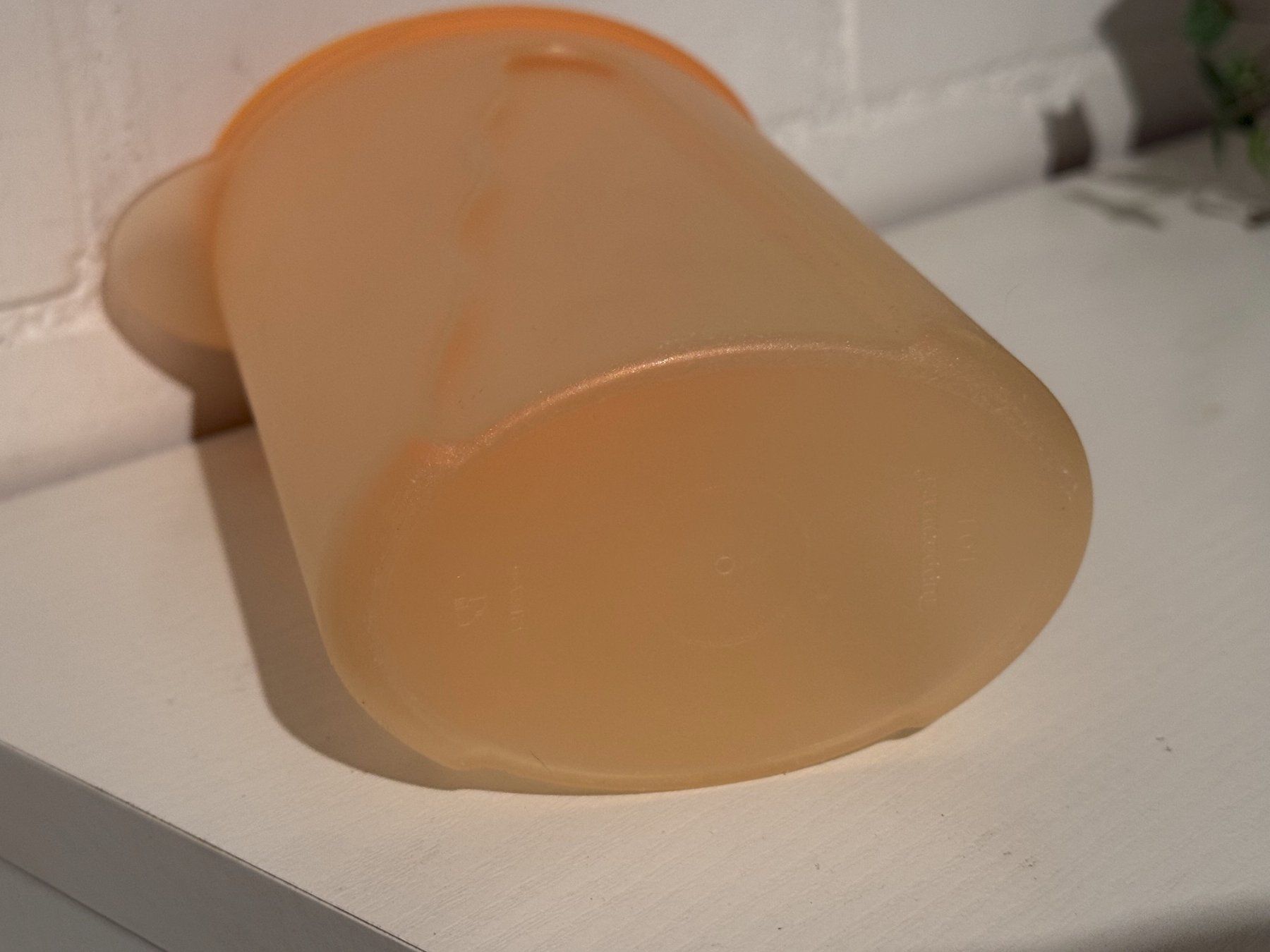 Tupperware Contenitori & Simili: Tupperware, verschliessbare Kanne mit Ausguss, orange, 1L – Usato da Riedt b. Erlen venduto da Malaika57 1