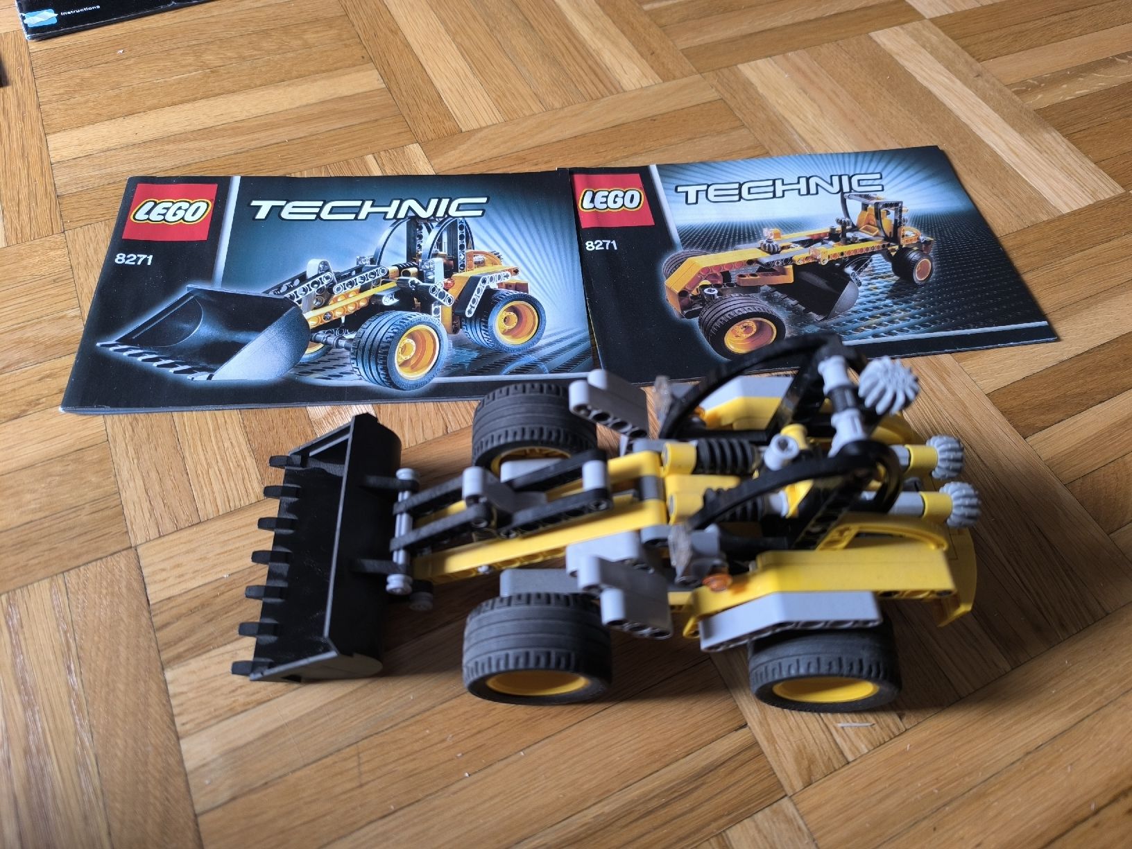Lego Baukästen: LEGO TECHNIC 8271 – Gebraucht aus Penthalaz von Panzerwagen