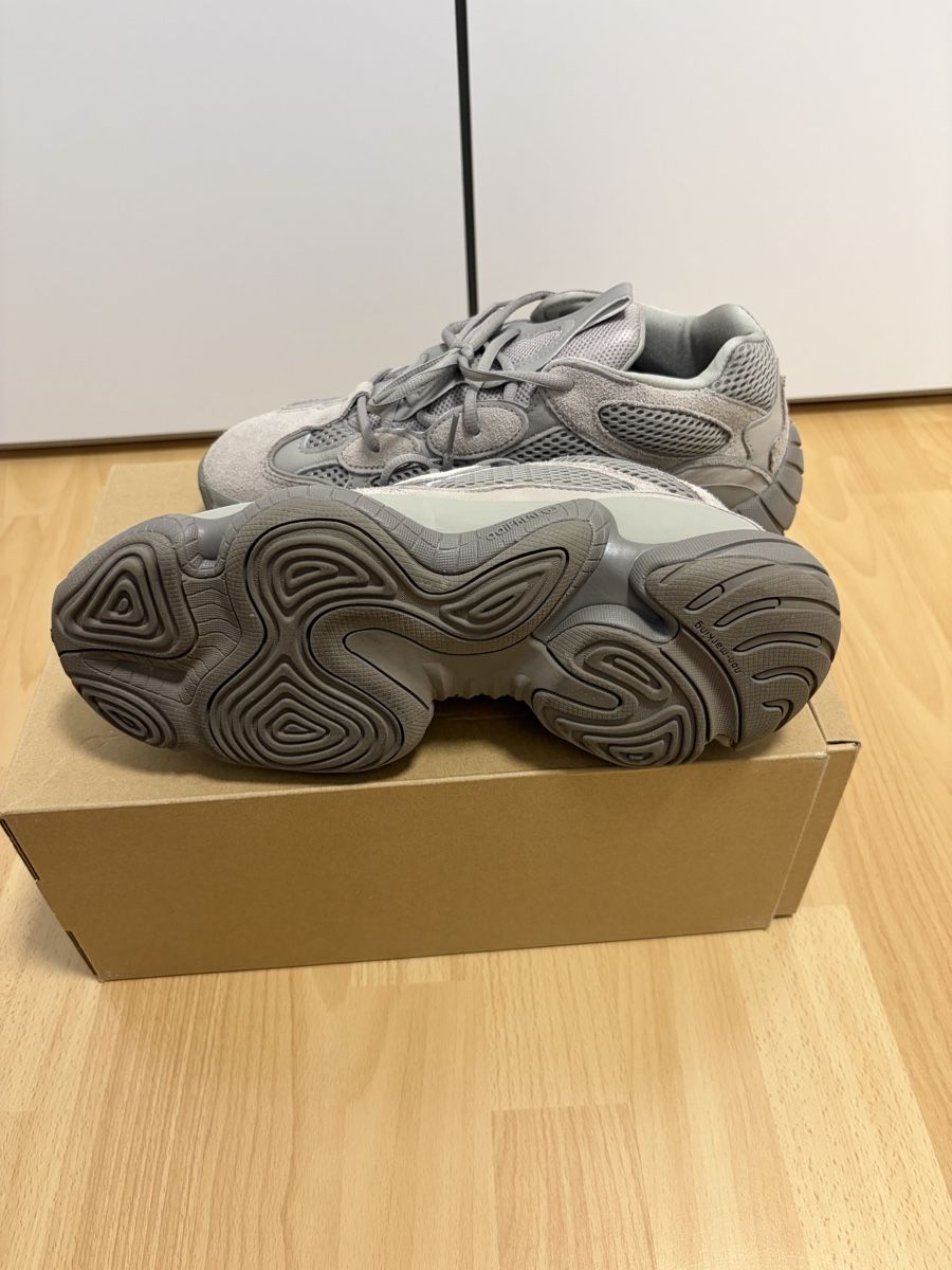 Adidas Scarpe da uomo: Yeezy 500 Ash Grey, NEW, Size 44 – Nuovo (secondo la descrizione) da Weinfelden venduto da DTotheZ 5