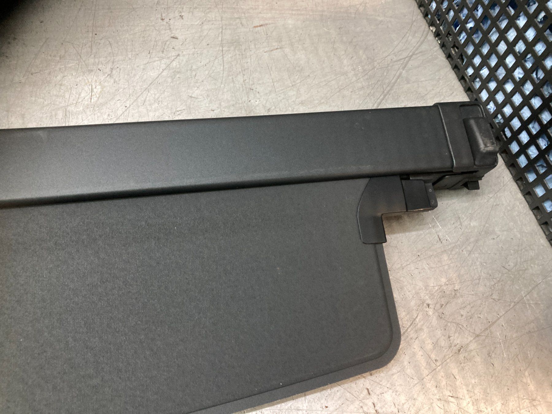 Volvo Tutti pezzi di ricambio auto: Volvo XC90 Gepäckraumabdeckung / Laderaumabdeckung – Usato da Cham venduto da WB2223 2