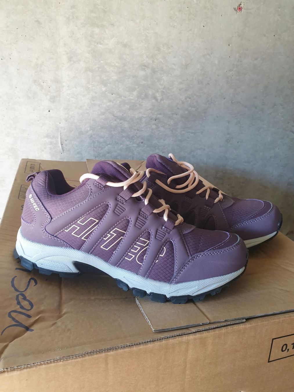 Hi-Tec Scarpe da donna: Neuf chaussures de marche HI-TEC – Nuovo (secondo la descrizione) da Fribourg venduto da mal_8zjh 1