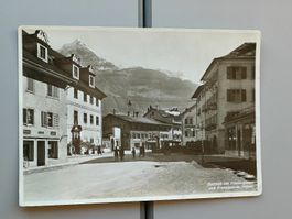 Photo Karte / Näfels - Dorfbild mit Freulerpalast ca. 1930