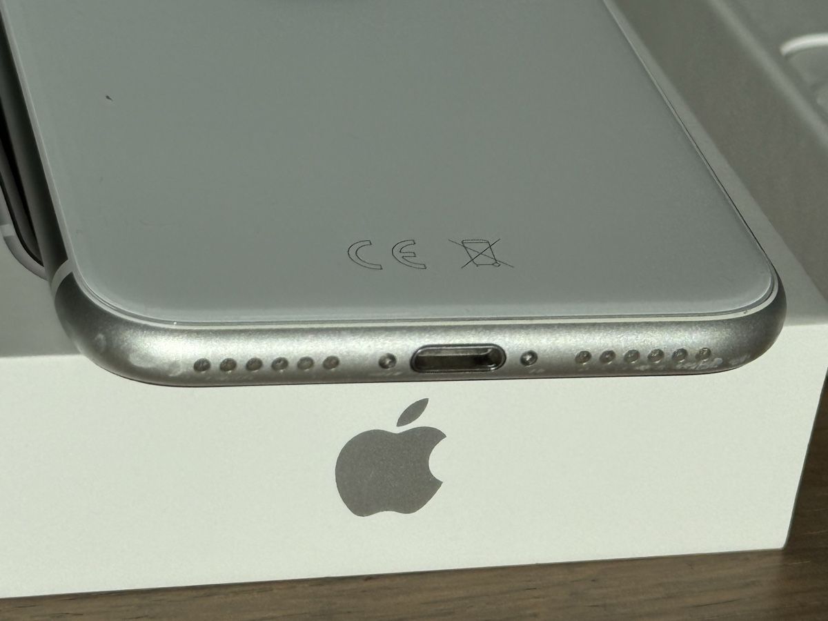 Apple Telefoni cellulari / Smartphones: iPhone SE 2020, 64GB, weiss – Usato da Einsiedeln venduto da Daru20 4