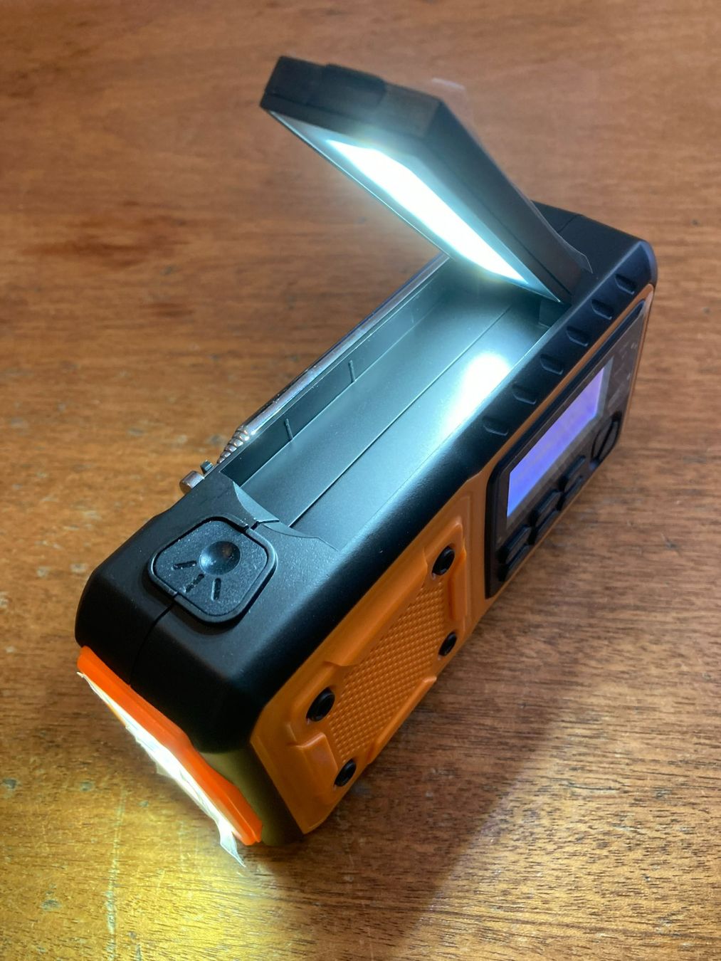 Radios: Notfall- Kurbel- Solar- DAB+ Radio mit Bluetooth NEU – Neu und originalverpackt aus Widnau von SIIVSIIV 4