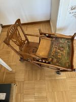 Kinderhochstuhl Holz mit bemalter Schublade alt