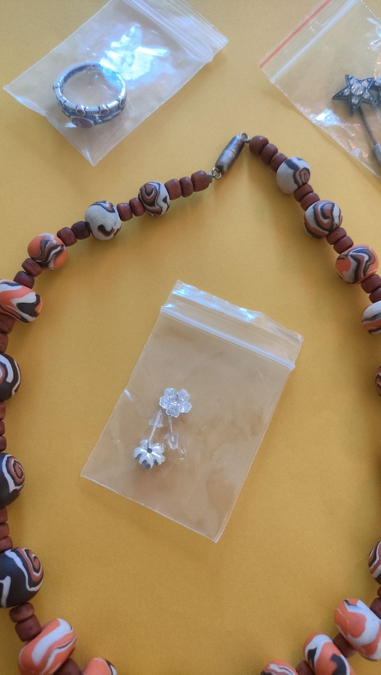Altri gioielli: Modeschmuck. Ohrstecker und Ring neu – Usato da Oberuzwil venduto da Rainbow64 1
