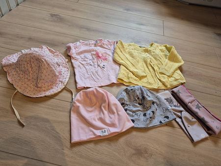 Kleider- und Acessoires Paket Mädchen Grösse 74