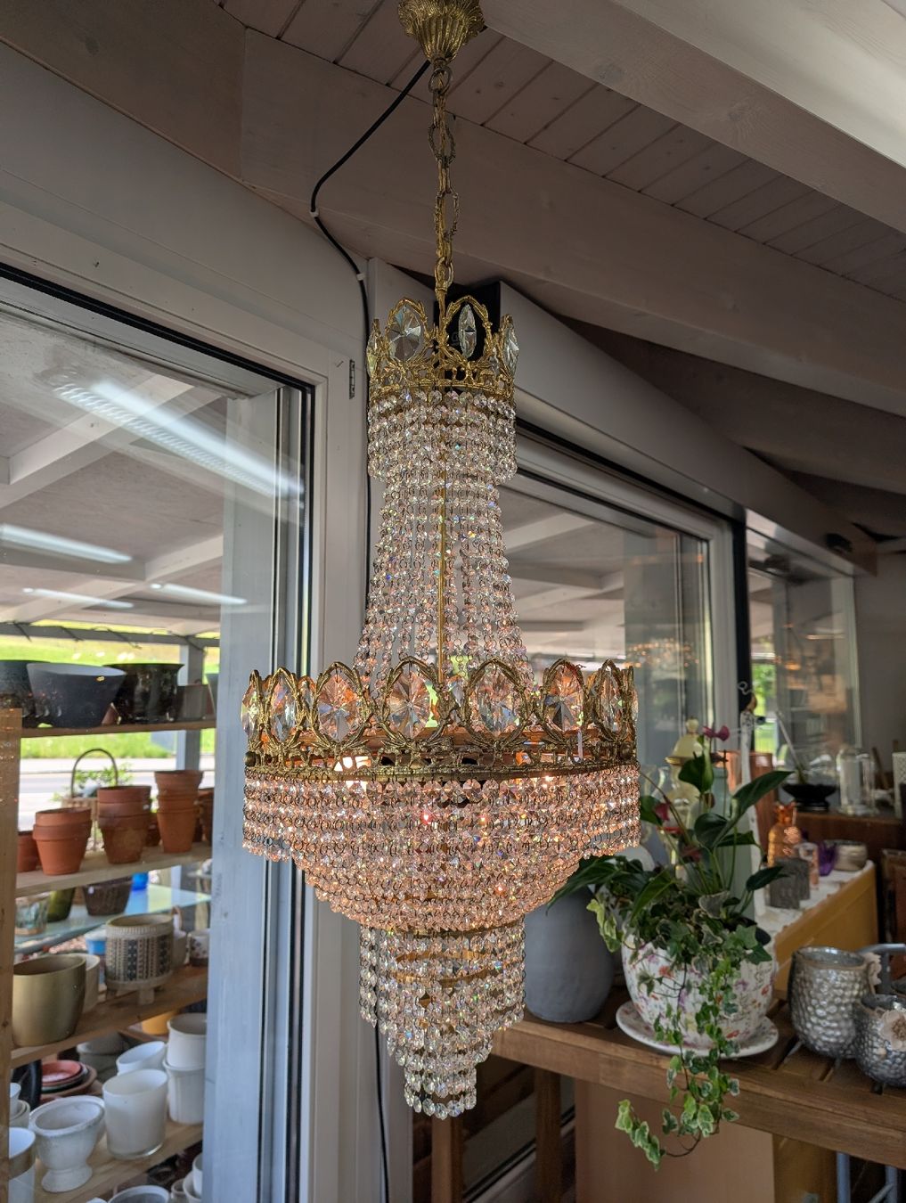 Kronleuchter & Deckenlampen: Kronleuchter mit Kristallglas und Messing Details – Gebraucht aus Adligenswil von karinma