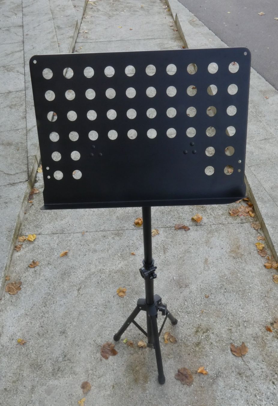 Supporti per strumenti musicali & leggii: Notenständer Thomann (MA214) – Usato da Basel venduto da B.W.B.