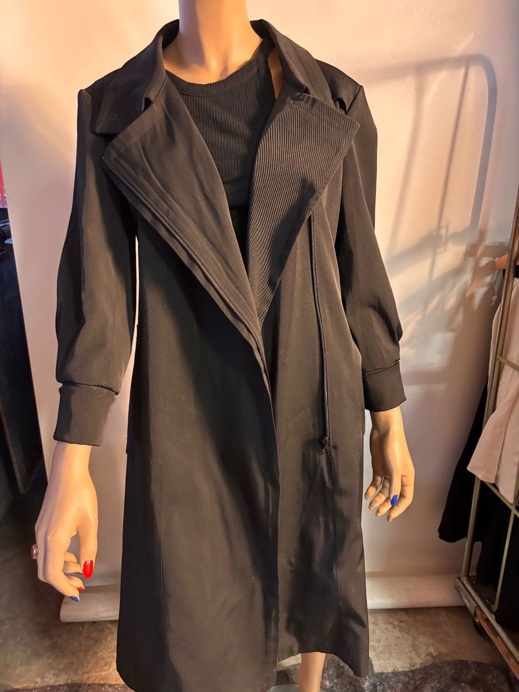Giacche: Trenchcode-Jacke in Schwarz. – Usato da Münchenstein venduto da tsp01