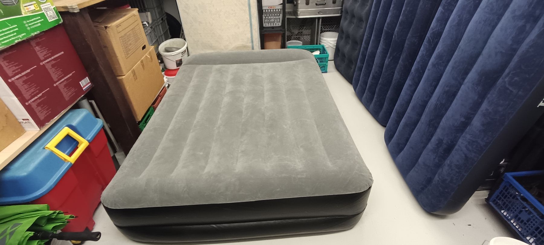 Tapis de sol: Luftmatratze Intex grau/blau – D'occasion à Beringen par ptt_c5nt 2