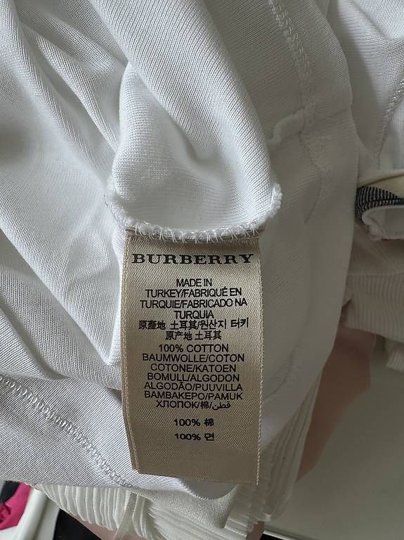 Burberry T-Shirts: Burberry Tshirt – Neu (gemäss Beschreibung) aus Rotkreuz von Mini_mela33 4