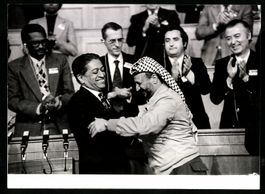 Fotografie Jassir Arafat und Romesh Chan