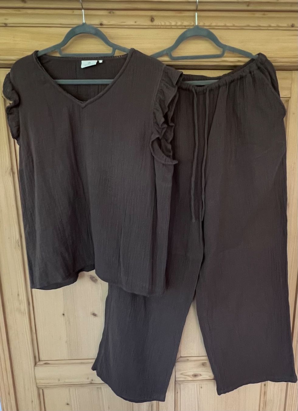 Kleiderpakete: Damen 2-teiler Set / Bluse mit Stoffhose – Gebraucht aus Birmensdorf ZH von Zielasco 1