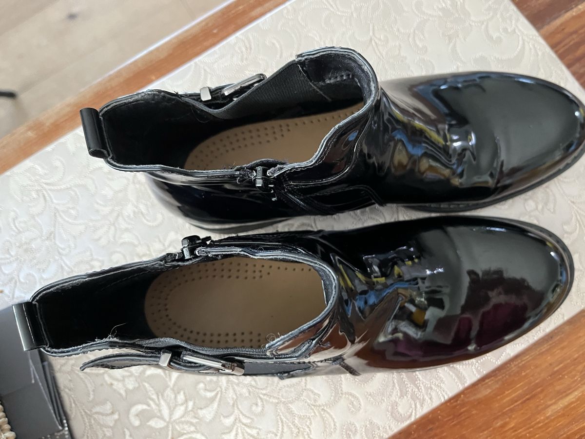 Scarpe da donna: Stiefeletten schwarz Lackgrösse 41 – Nuovo (secondo la descrizione) da Gurbrü venduto da Simiramis 3