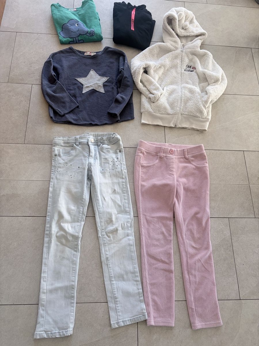 Lotti & Set di vestiti: Kleiderpaket 122/128 Mädchen  – Usato da Rüti ZH venduto da Butterfly206cc 1