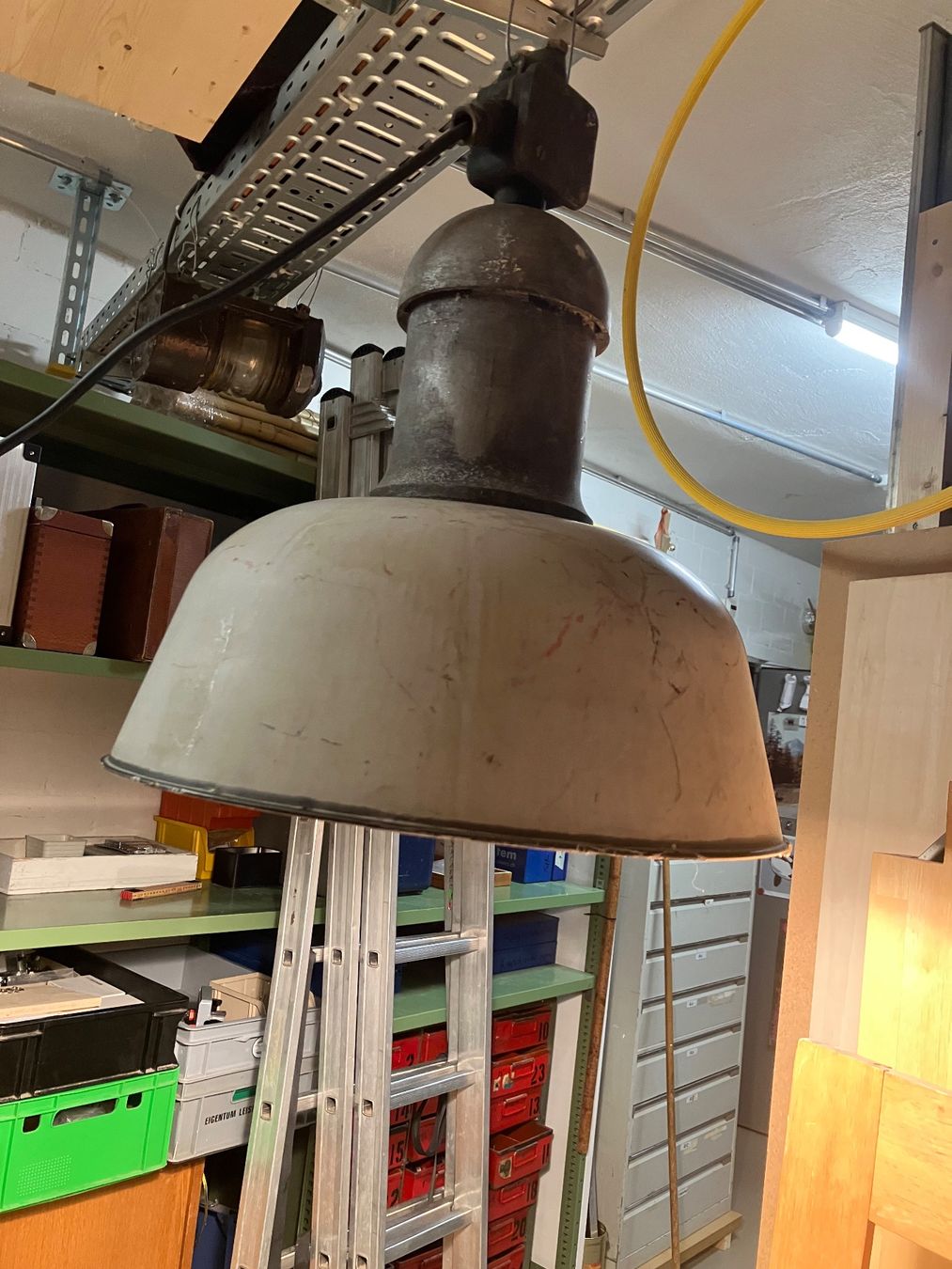 Lampade: Industrielampe – Usato da Zürich venduto da Ideal0