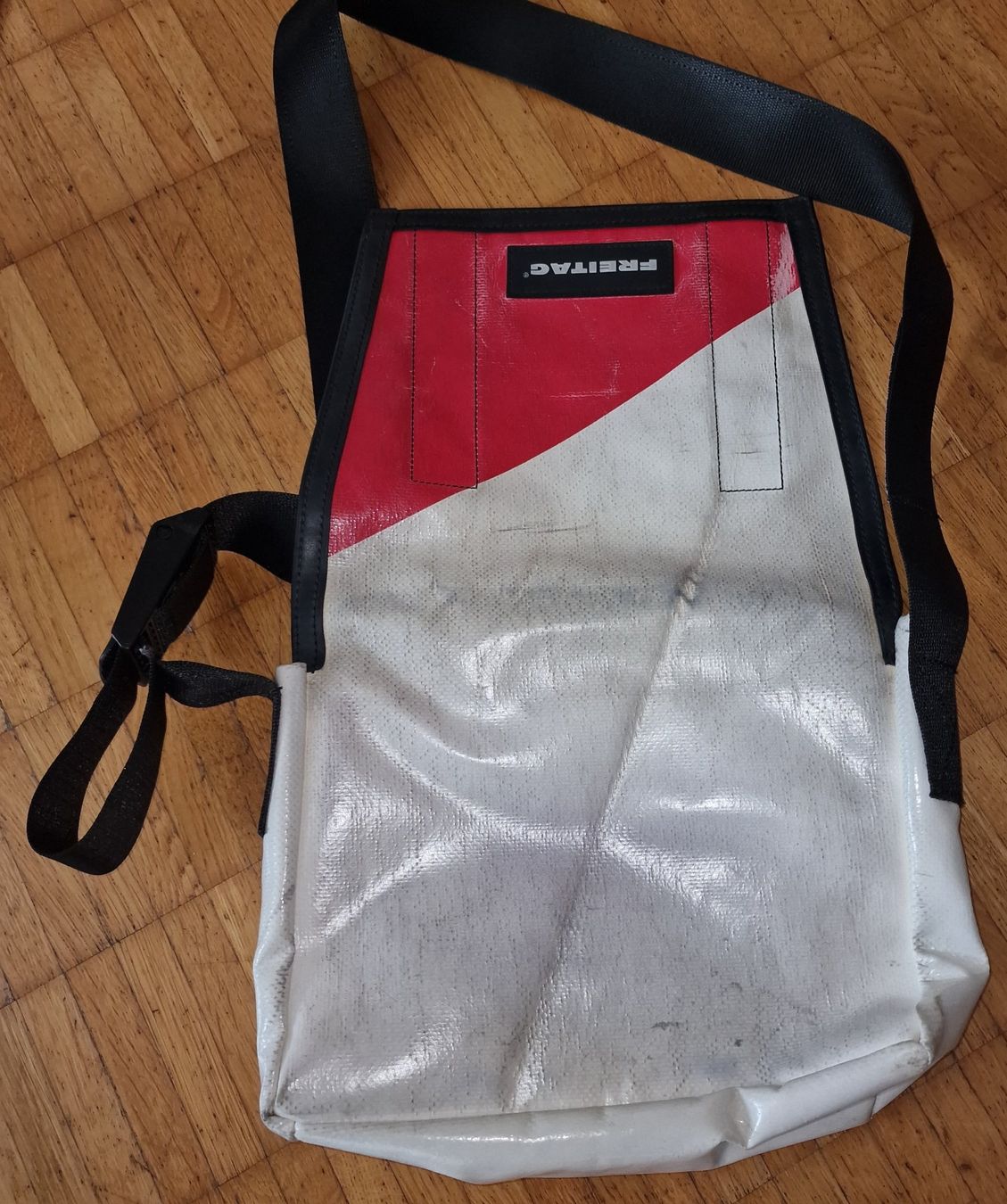 Freitag Taschen: Original Freitag Schultertasche – Gebraucht aus Zürich von Pero6 2