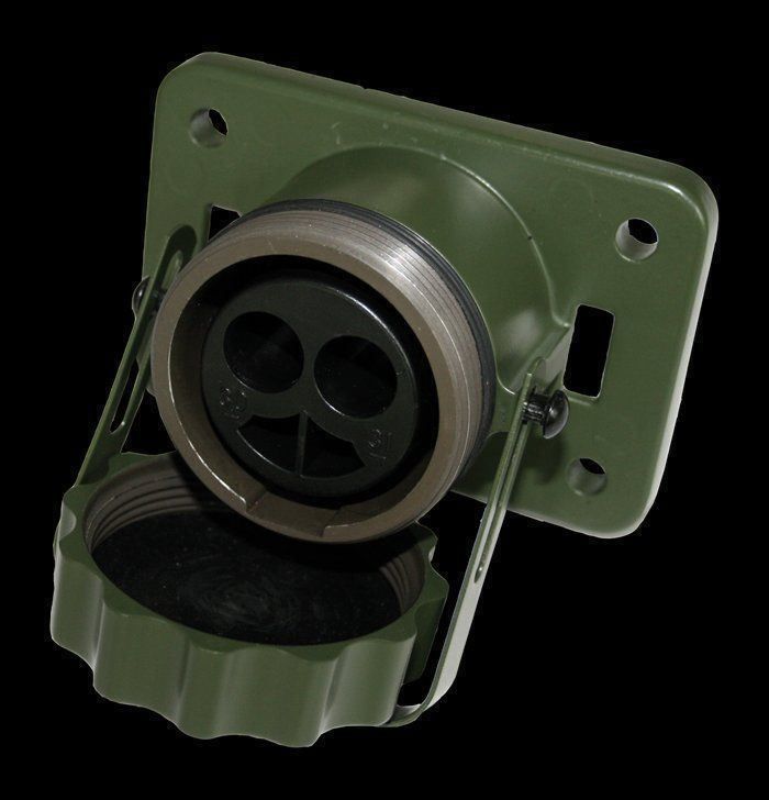 Placchette & Badge: 2-PIN MILITARY CONNECTOR – Nuovo e nell'imballaggio originale da Riehen venduto da Lord7M7 2