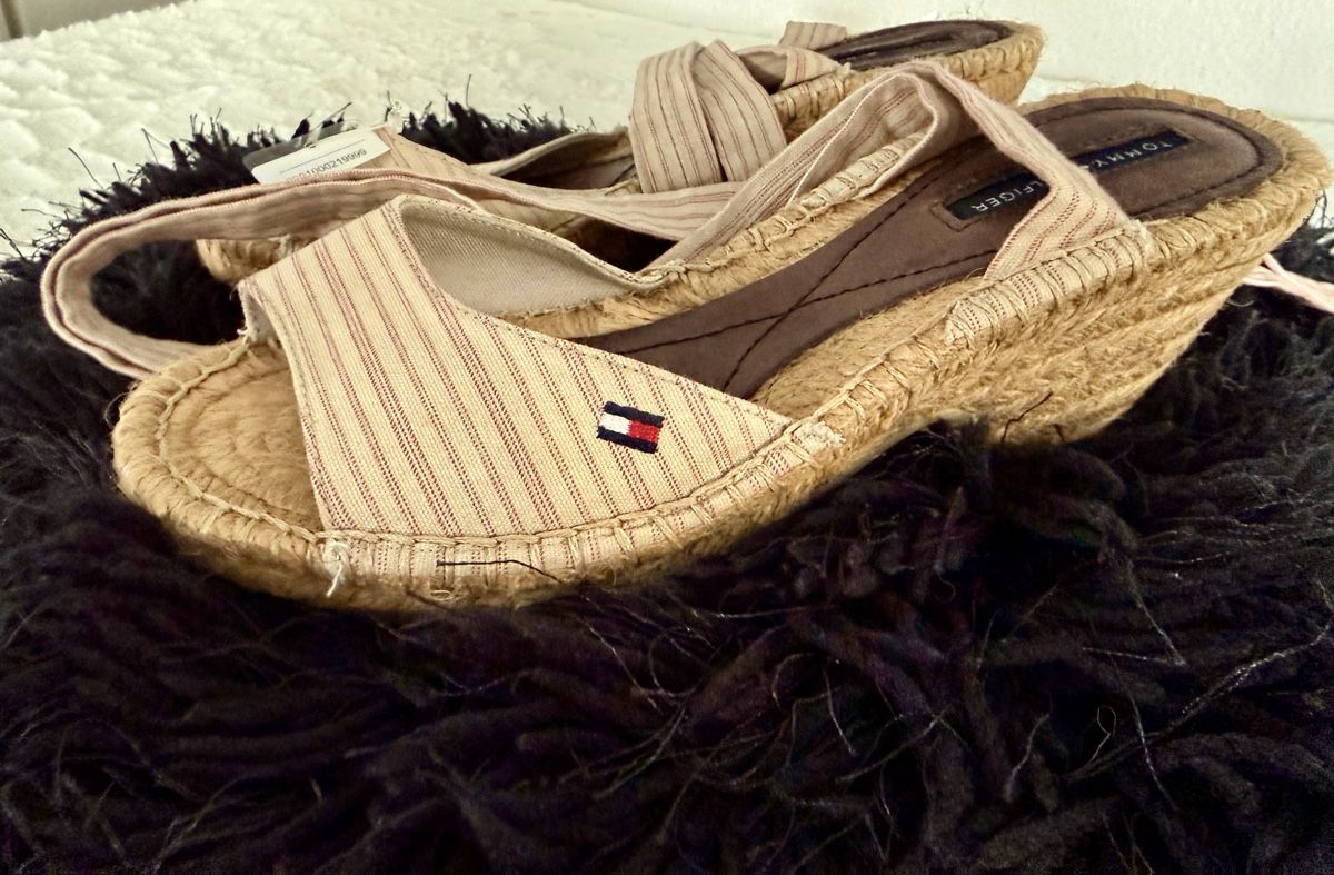 Tommy Hilfiger Scarpe da donna: Neue Tommy Hilfiger Sandalen, Gr. 37 – Nuovo e nell'imballaggio originale da Zürich venduto da MarciaBraz 2