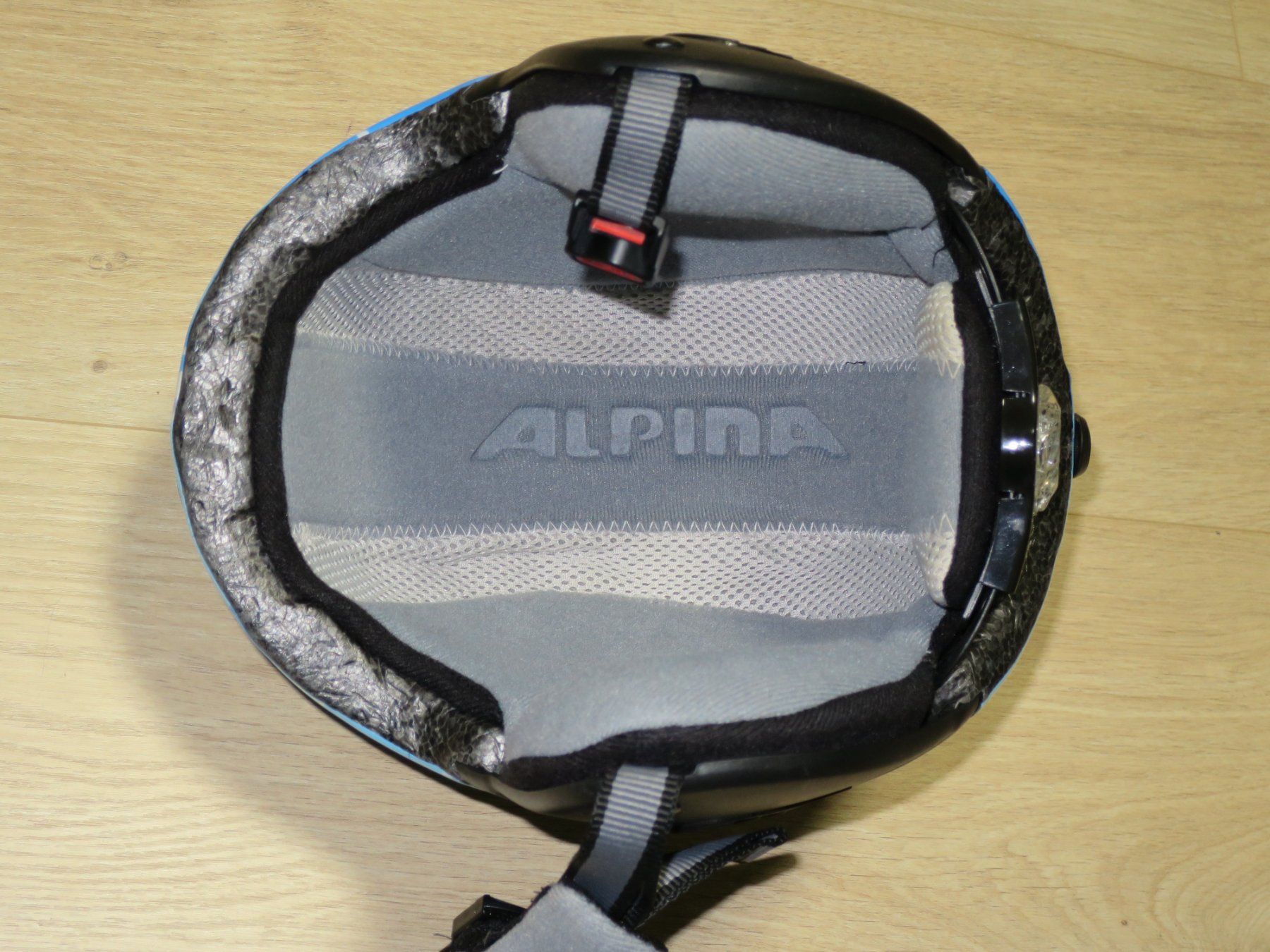 Alpina Caschi: Alpina Carat Flash Kinder-Skihelm 48-52 – Usato da Gundetswil venduto da Maegez 3