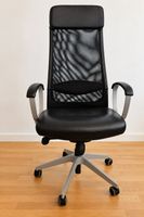 IKEA Bürostuhl schwarz mit Netzrückenlehne