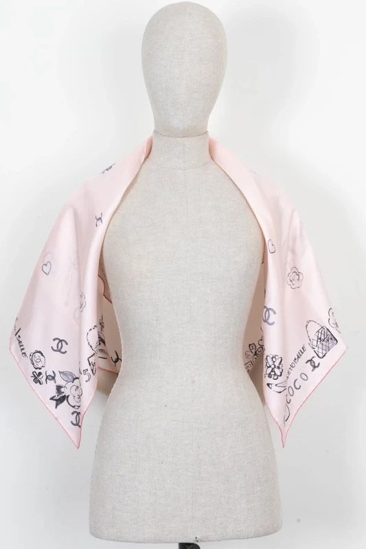 Chanel Foulard & Sciarpe: Silk scarf chanel 90/90  – Nuovo e nell'imballaggio originale da Basel venduto da hea_slg8 2