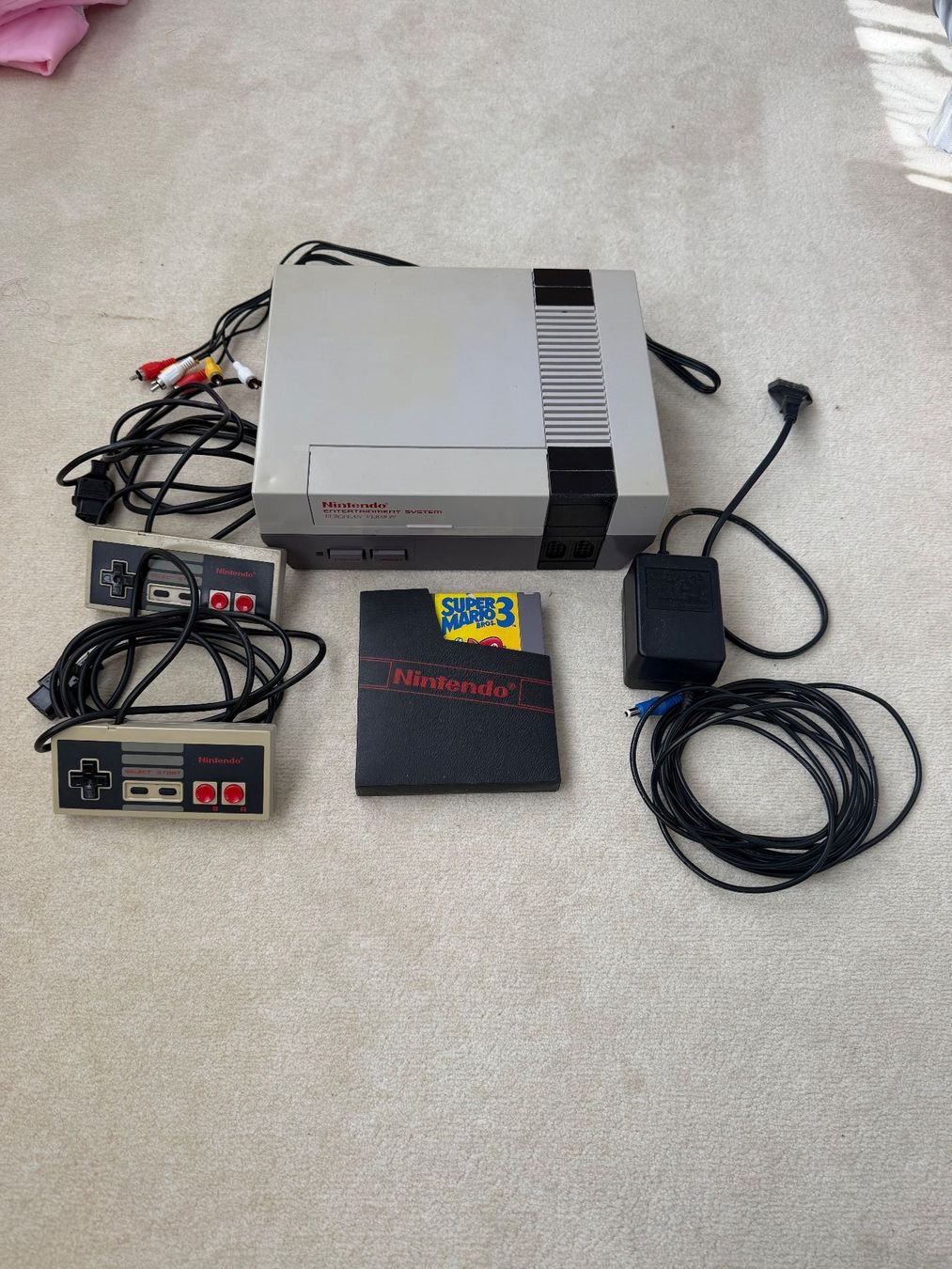 Nintendo Console: Nintendo NES mit 2 Controller und Super Mario Bros. 3 – Usato da Wettswil venduto da TaMiAllroundservice