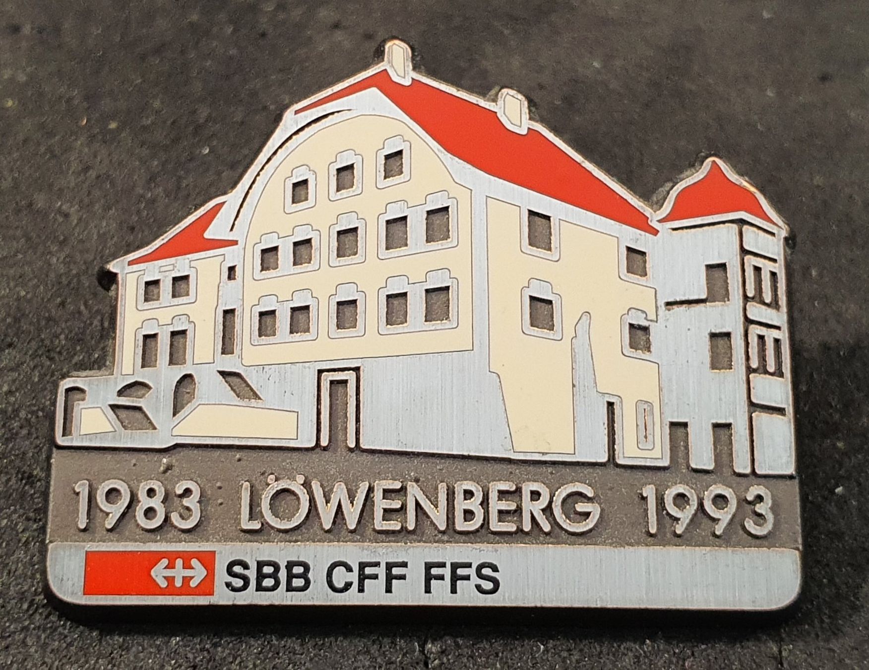 SBB/CFF/FFS Placchette & Badge: V970 - Pin SBB CFF FFS 1983 Löwenberg 1993  Nr. 229 – Usato da Reinach BL venduto da Boston-Verkauf