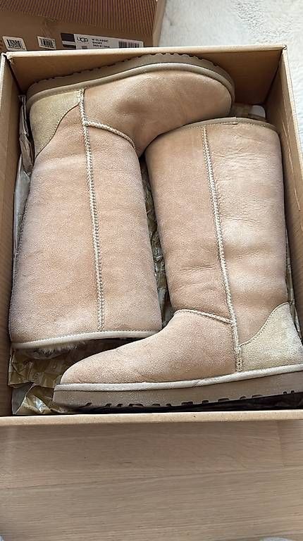 Chaussures femmes: UGG Boots  – D'occasion à Uster par nat_w6qv