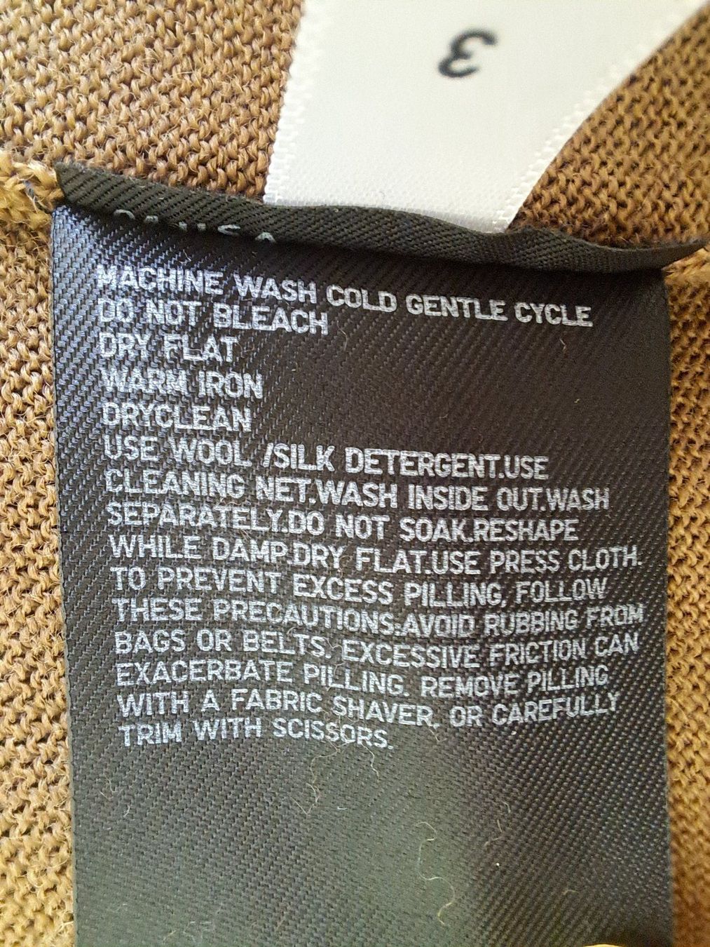 Maglioni & Felpe: Leichter Pullover aus Schurwolle von Uniqlo, M/S – Usato da Volketswil venduto da ronbons 5
