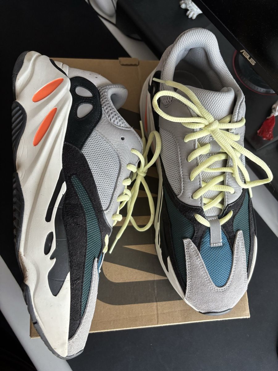 Adidas Herrenschuhe: adidas yeezy boost 700 wave runners, US 12 – Gebraucht aus Langnau am Albis von CollectingCoRe 2