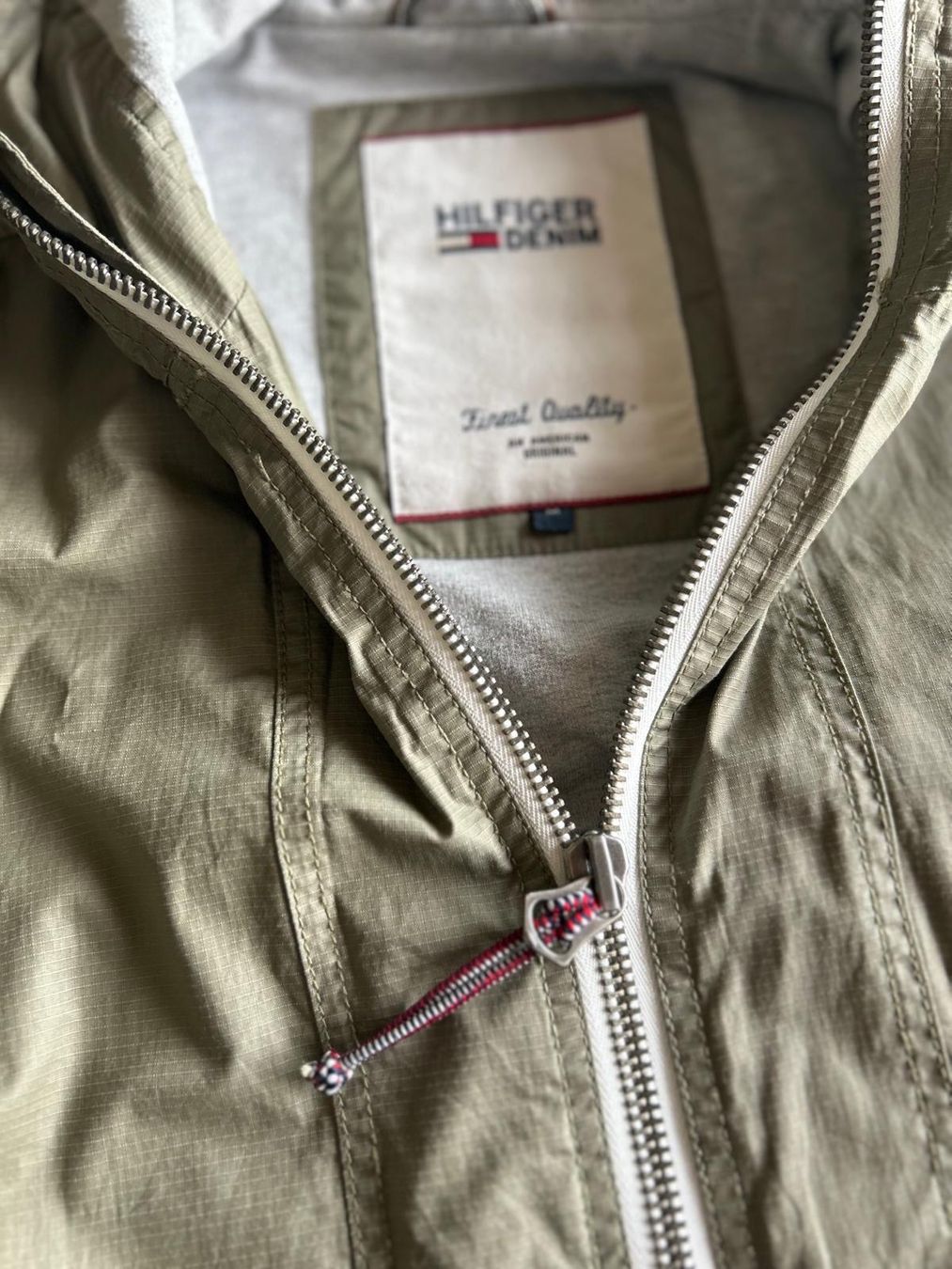 Tommy Hilfiger Giacche: Tommy Hilfiger Jacke Grösse M olivgrün hell – Usato da Biel-Benken BL venduto da Ddrummer 2
