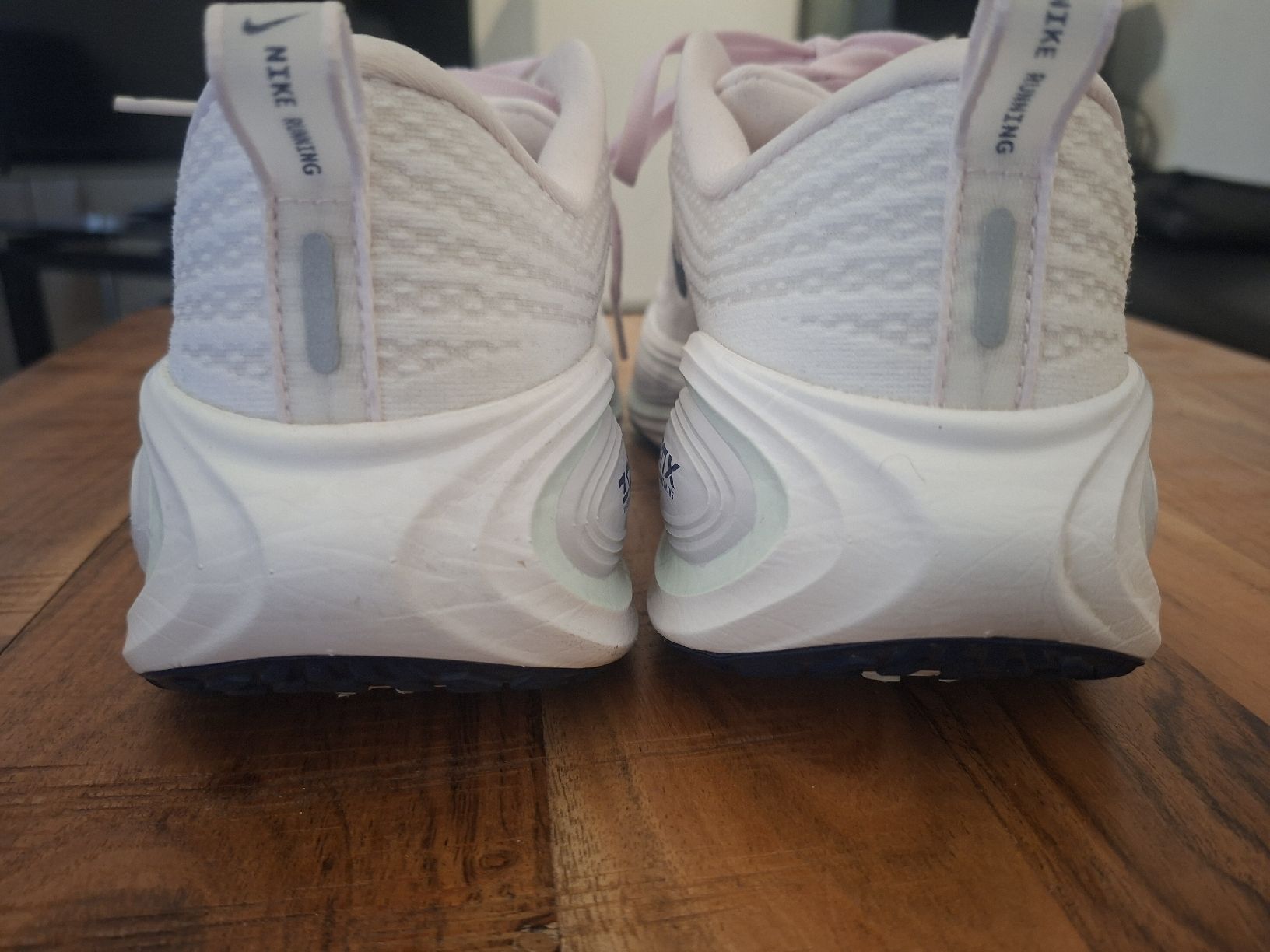 Nike Damenschuhe: Nike Vomero Plus – Neu (gemäss Beschreibung) aus Roveredo GR von Anna3007 4