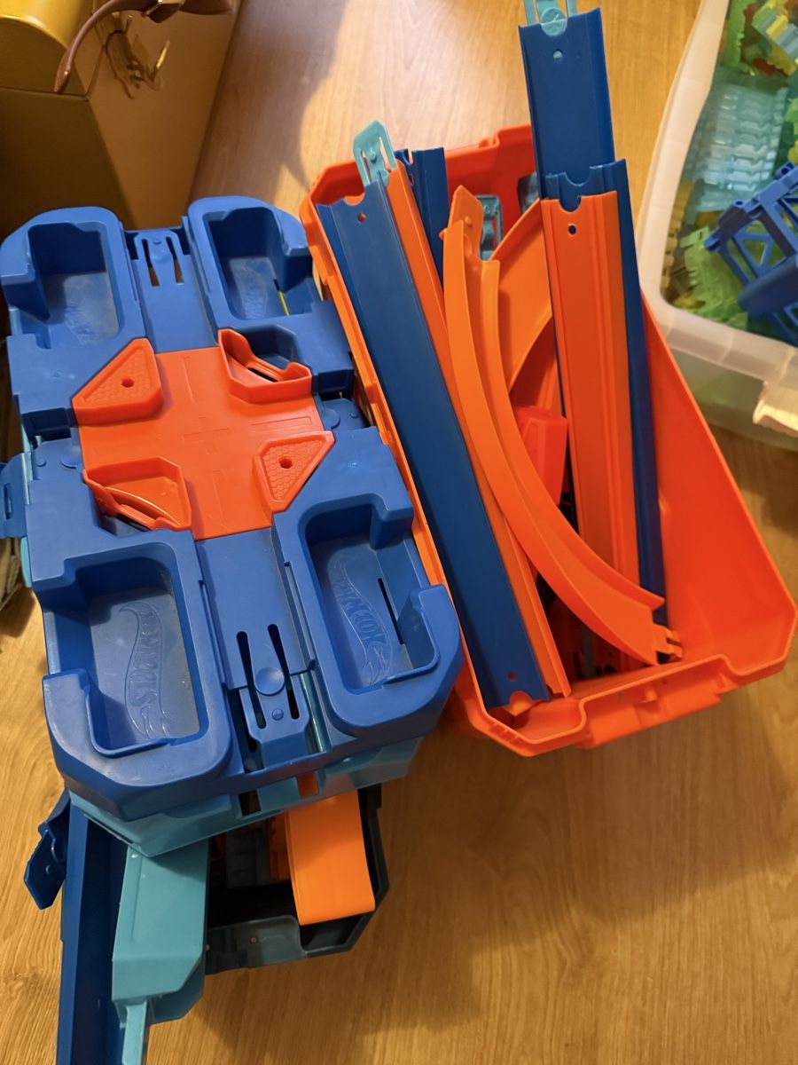 Hot Wheels Giocattoli: Hot Wheels Piste – Usato da Dietikon venduto da lurdesdias