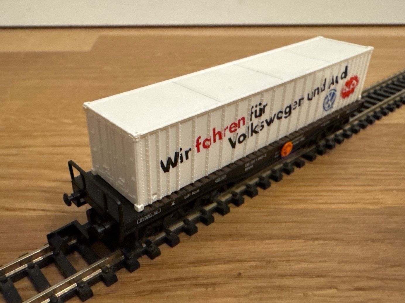 Arnold Modellini di ferrovie: Arnold 70551 Flachwagen mit Container – Nuovo (secondo la descrizione) da Schlierbach venduto da Look8 2