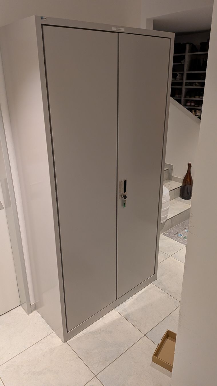 Lista Armadi: Metallschrank / Metallregal Lista – Usato da Hedingen venduto da sabdav7